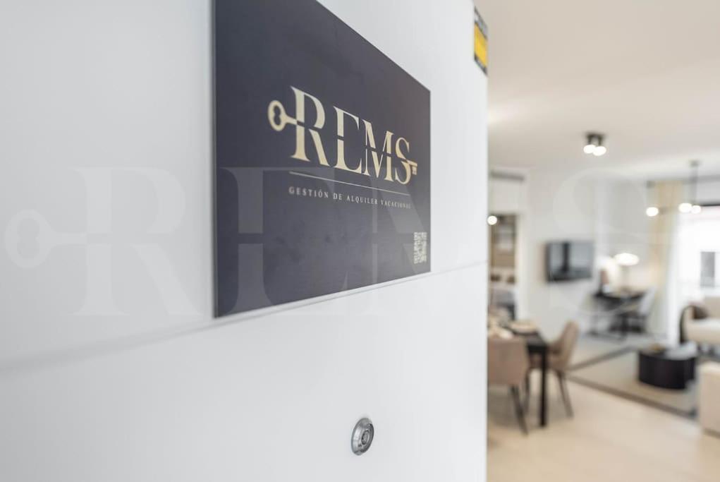 Modern Apartment With Patio & Parking By Rems 马拉加 外观 照片