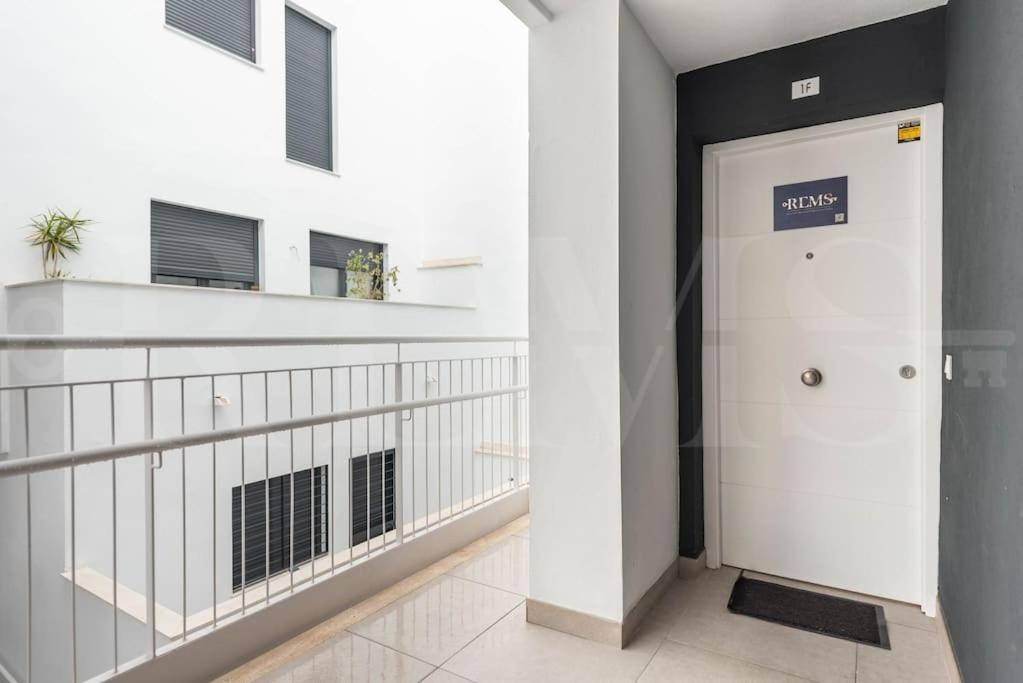Modern Apartment With Patio & Parking By Rems 马拉加 外观 照片